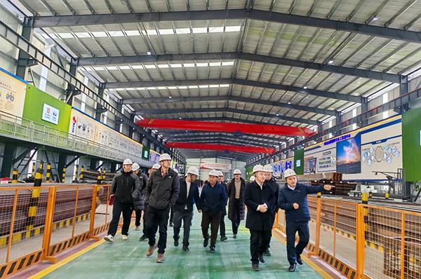 蜀道高速集團赴康新高速項目開展工程建設(shè)管理參觀學習活動