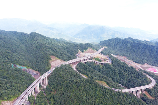 致敬筑路英雄樂(lè)西高速S1-6團(tuán)隊(duì)