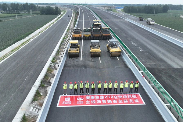 秦唐高速公路唐山段瀝青面層貫通，預(yù)計(jì)9月底建成通車